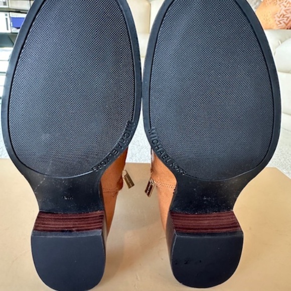 NWOT WOMEN'S MICHAEL KORS HAMILTON RIDING LIGHT BROWN LEATHER BOOT, SIZE: 9M - Picture 8 of 10